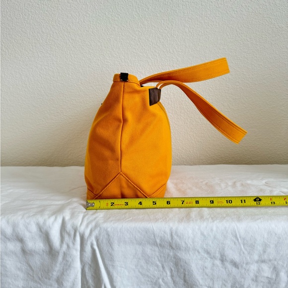 Marc Jacobs canvas tote with zipper. - Picture 7 of 10